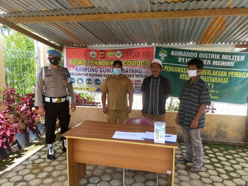 Foto Bersama petugas KPPM Penanganan Covi-19 Kampung Gunung Sayang.